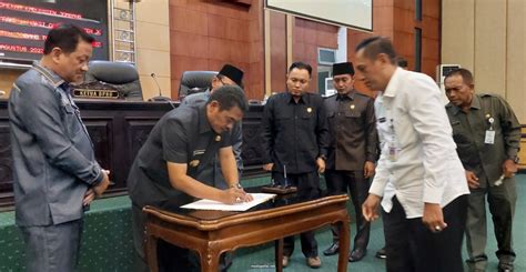 Semua Fraksi DPRD Jombang Setujui Perubahan APBD Menjadi Perda MEDIA