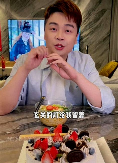 Host Shen Tao Celebrates His 40th Birthday And His Virtuous Wife Makes