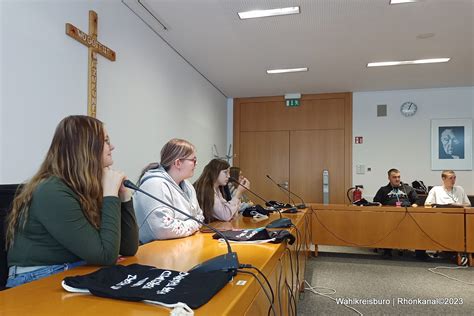 Gesprächsrunde mit Martin Henkel Unterbreizbacher Schüler besuchen