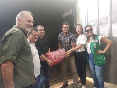 Estado Entrega Entreposto De Frutas Para Produtores Rurais Do Ramal Do