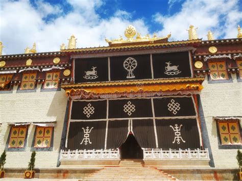 Tibetan Architecture-temples Stock Photo - Image of tibetan, yunnan ...