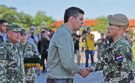 Presidente Rindi Homenaje A Militares Que Ejecutaron Operaci N