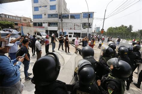 Policía Ingresa A San Marcos Para Desalojar A Manifestantes Alojados En La Universidad GalerÍa