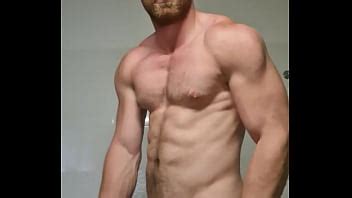 Cuerpo perfecto haciendo adoración a los músculos XVIDEOS