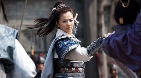 7位女星變成「女將軍」：熱巴英氣十足，最英姿颯爽的不是趙麗穎 每日頭條