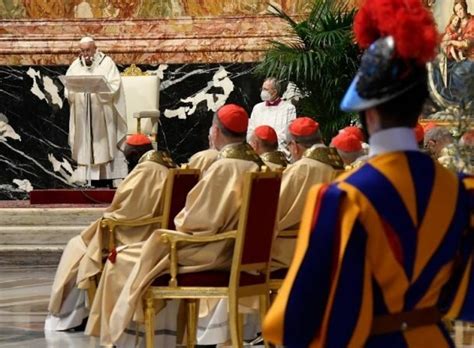 Quinta feira Santa Papa preside Missa do Crisma na Basílica de São