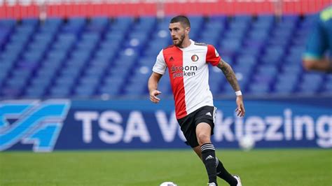 Feyenoord En Senesi Na De Jaarwisseling Om De Tafel Over