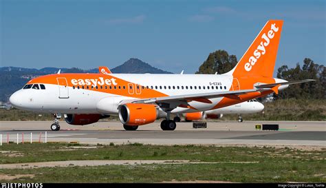 G EZAS Airbus A319 111 EasyJet Lukas Toehte JetPhotos