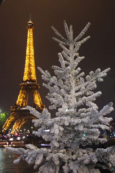 √ Eiffel Tower Paris Christmas Lights - Alumn Photograph