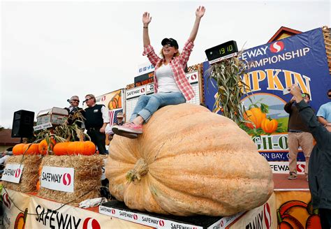 1910 Pounds Littlerock Woman Wins Annual Giant Pumpkin Weigh Off In