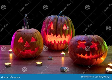 Jack Della Zucca Di Halloween Con Visi Malvagi E Candele Spaventose