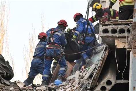 Suben A 13 Los Muertos Por El Ataque Ruso Contra Un Edificio De Civiles