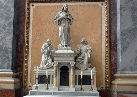 Altar Del Corazón Dentro De La Basílica De Esztergom Esztergom