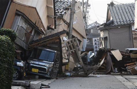 Hay 126 Muertos Por El Terremoto En Japón Sigue El Rastreo Entre Escombros En Busca De