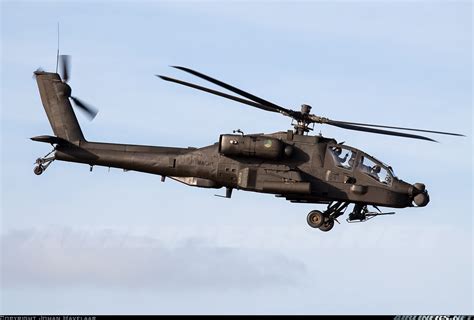 WARFARE BOEING AH 64 APACHE O mais poderoso helicóptero antitanque