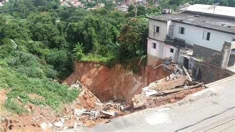 Casa Desmorona Ap S Chuva Em Francisco Morato Em Sp S O Paulo G