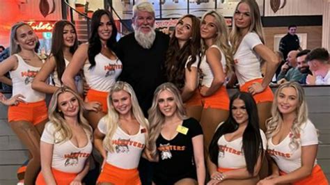 Former Open Champion John Daly Hangs Out In Hooters With Host Of Busty