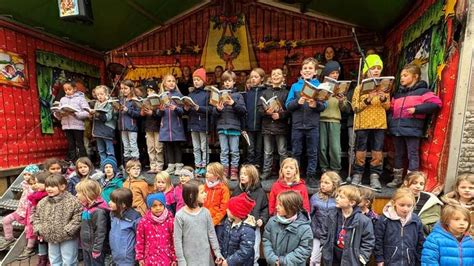 Weihnachtsmarkt In G Ttingen Mandelduft Am Alten Rathaus