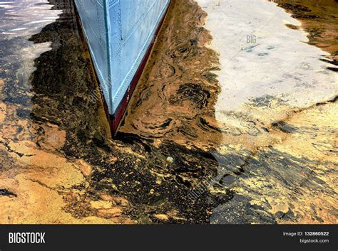 Oil Spill Ship - Image & Photo (Free Trial) | Bigstock