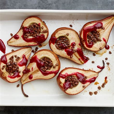 Poires Cuites Au Four Avec Chocolat Et Sauce Aux Framboises Recettes