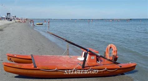 Rischia Di Annegare In Mare Salvato Da Un Carabiniere Fuori Servizio