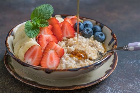 Tigela De A O Delicioso Corte Aveia Frutas Frescas Mel Foto Premium