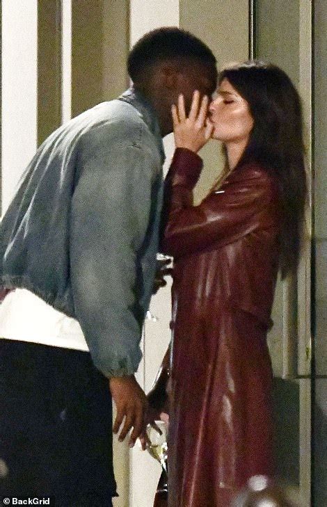 EXCLUSIVE Emily Ratajkowski Passionately KISSES Actor Stéphane Bak