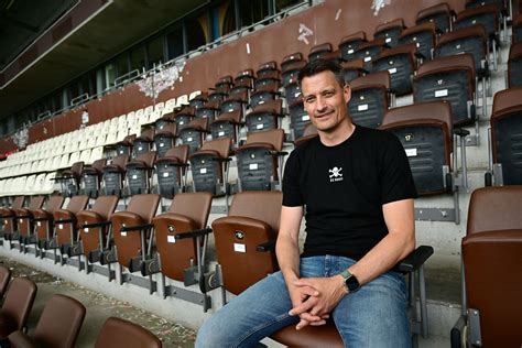 Mit Kampfansage Neu St Pauli Trainer Blessin Legt Los