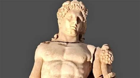 Grecia Encuentran Casi Intacta Enorme Estatua De H Rcules