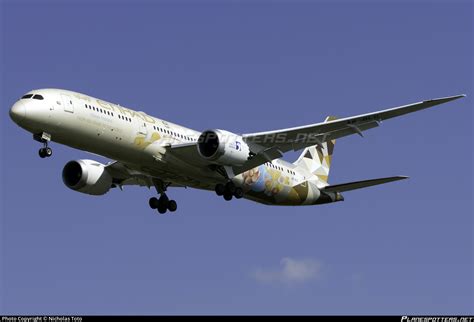 A Blo Etihad Airways Boeing Dreamliner Photo By Nicholas Toto