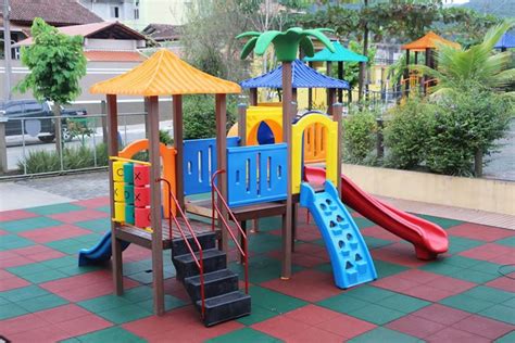 Playground Ecológico Infantil estrutura em Madeira Plástica Play