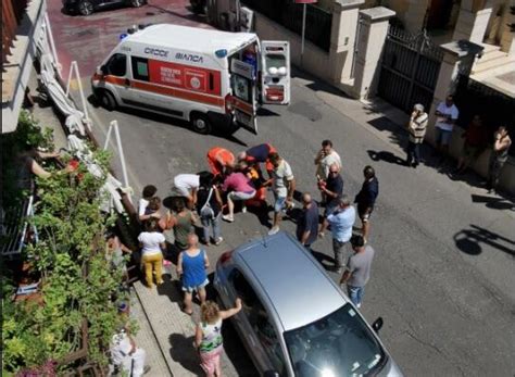 Bambino Di Tre Anni Precipita Dal Balcone A Piacenza