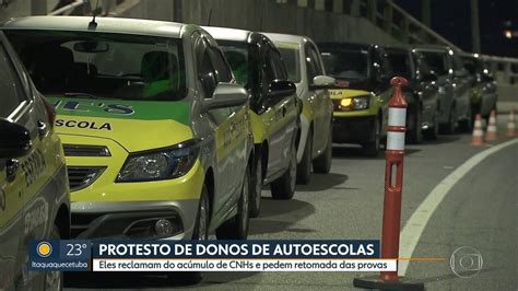 V Deo Donos De Autoescolas Fazem Protesto Desde A Madrugada Desta