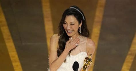 Michelle Yeoh Wins Best Actress Award Making Oscar History Breitbart