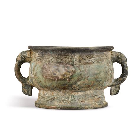 An Archaic Bronze Ritual Food Vessel Gui Western Zhou Dynasty 西周