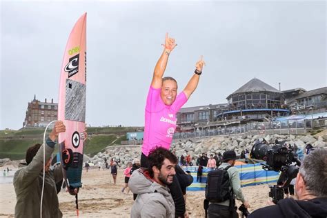 Yolanda Hopkins vence o QS Boardmasters e assume a liderança na corrida