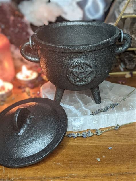 Large Pentacle Cast Iron Cauldron Black Potbelly Lid Handle Altar