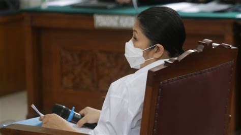 Putri Candrawathi Jalani Sidang Pembacaan Pledoi Vlix Id