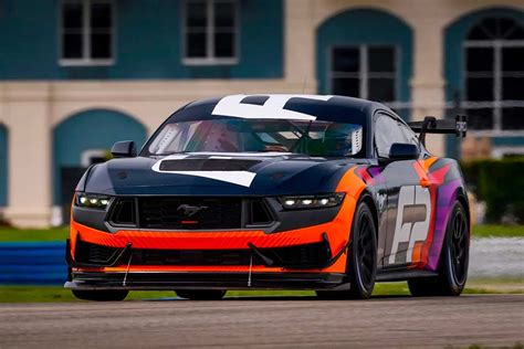 Ford Mustang GT4 - гоночный фастбек для начинающих пилотов