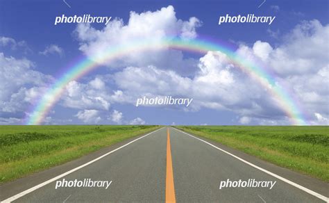 草原の直線道路と雲と太陽と虹 イラスト素材 [ 5227592 ] フォトライブラリー Photolibrary