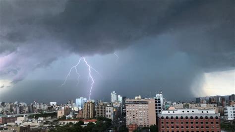 快訊／轟隆一聲閃電劈下！北北基大雷雨狂炸｜東森新聞：新聞在哪 東森就在哪裡