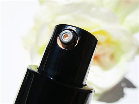 El Espejo De La BELLEZA Lingerie De Peau Beauty Booster De Guerlain