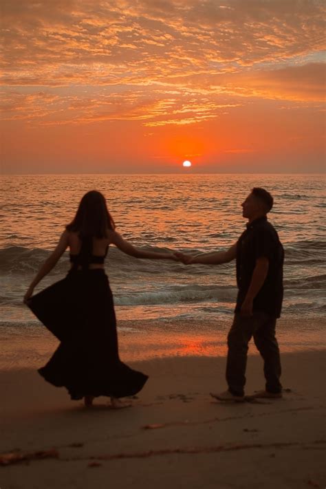 Couple Dancing At Sunset San Diego Couples Photography Sunset Photoshoot Ideas Couple