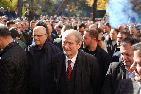 Shqyrtohet kërkesa e SPAK për Berishën Opozita vijon aksionin hidhen