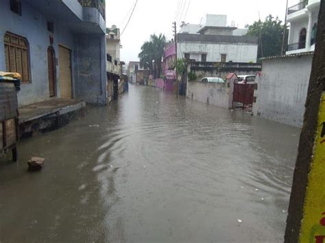 जनपर सट यह तसवर कह क ह जह क पर सडक ह गय ह तलब जस Canal Road Alley