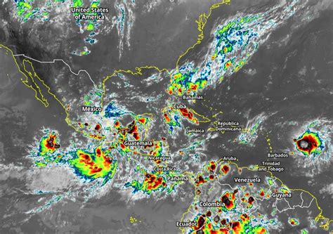 Depresión tropical 13 E podría llegar a tierra como tormenta