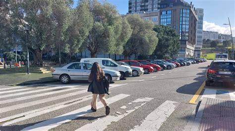 Impedir aparcar en doble fila las zonas de A Coruña que amplían aceras