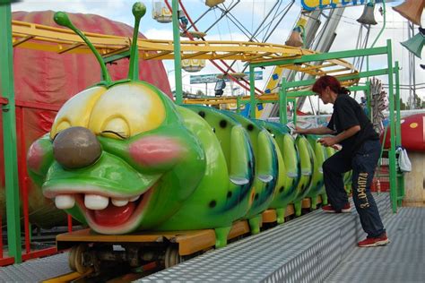 Bbc In Pictures Getting Ready For Hull Fair 2010