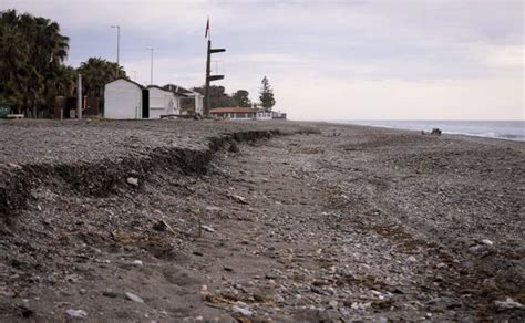 Los Tedax Detonan Un Artefacto Explosivo Hallado En La Playa De Motril