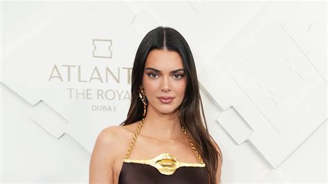 Kendall Jenner Claps Back In New Video After Fans Mock Her Alien Hands From Embarrassing